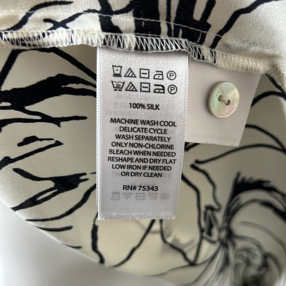 Joie Silk Black and Cream Floral Long Sleeve Button Down Shirt Size M - Picture 9 of 10